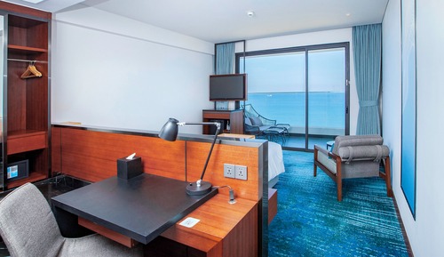 King Deluxe Corner Room Ocean View With Balcony