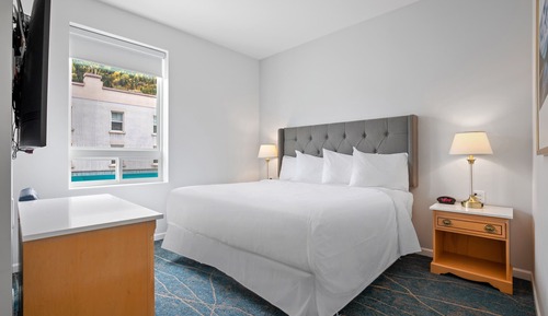 Suite, 1 King Bed, Accessible, Bathtub (Queen sofabed)