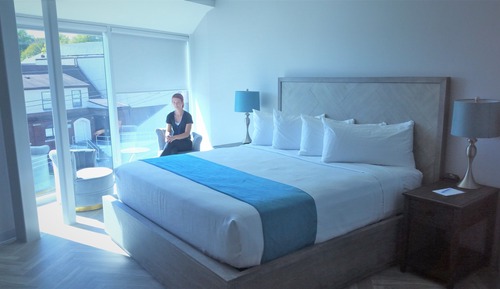 Handicap Accessible Super Premium Luxurious King Room, Complimentary Drinks - Non-smoking