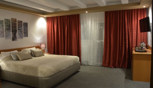 Deluxe Double Room, Multiple Beds, Non Smoking, Mountain View