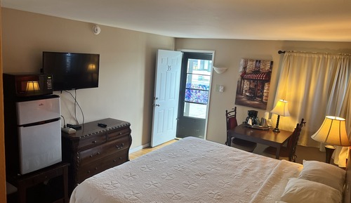 1 King Bed Room
