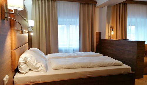 Deluxe Studio Suite (Top 32)