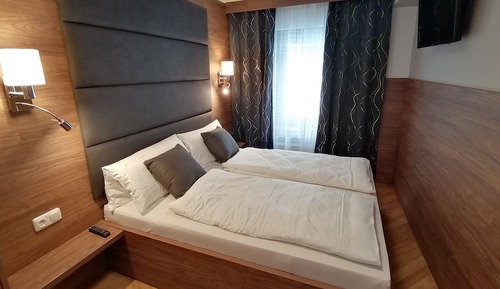 Luxury Apartment (Top 33)