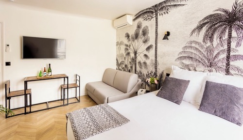 Standard Studio, Ensuite