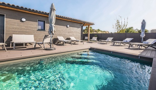 Villa - 6 people - 3 bedrooms - Air conditioned - 7m private pool - Garden