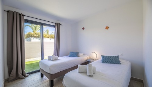 Villa - 4 people - 2 bedrooms - Air conditioned - 4m private pool - Garden