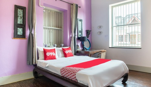 Private Double Room with Shared Bathroom
