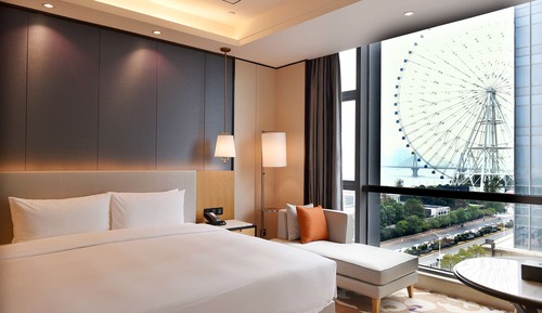 Deluxe Room, 1 King Bed, Non Smoking, View
