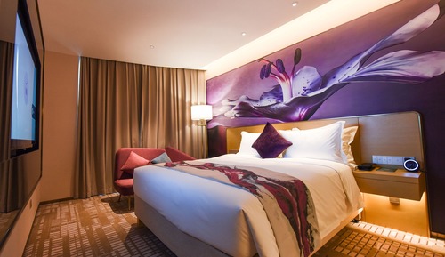 Deluxe Suite, 1 King Bed, Business Lounge Access