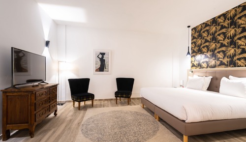 Deluxe Suite