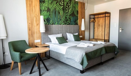 Room (LUX)