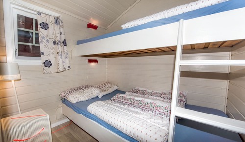 Cabin (2)
