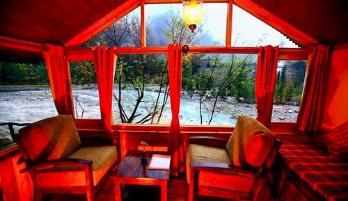 Riverside Cottage with Mountain View