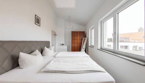 Deluxe Apartment, 1 King Bed, Balcony, City View