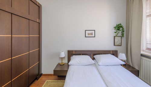 Apartment (49C/18)