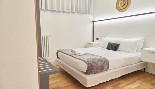 1 bedrooms Luxury Apartment (Piazza sant'Alessandro 3)