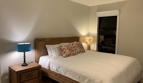 Standard King Room with shower 9