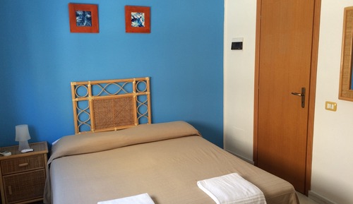 Standard Double Room, Ensuite, Partial Sea View (Stanza 5)