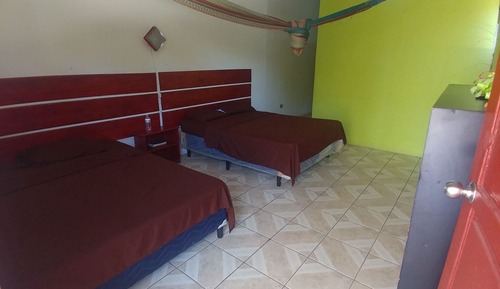 Family Room (3 beds + 2 hammocks)