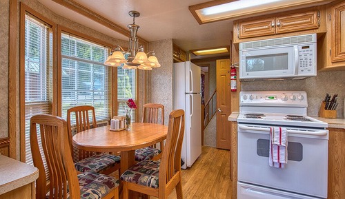Family Cabin, Private Bathroom, Mountain View (Elk Forrest)