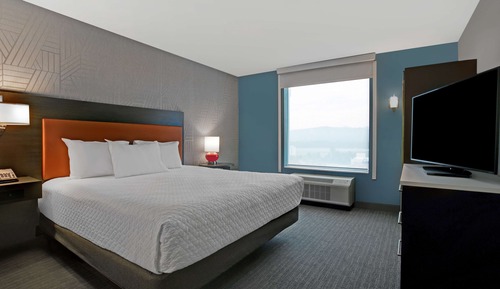 Suite, 1 King Bed, Accessible, Bay View (Bathtub)