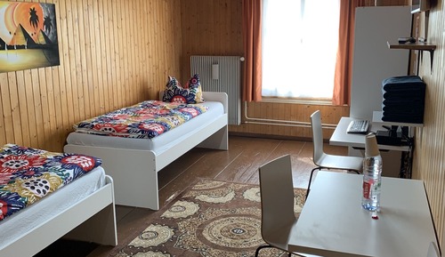 Room, Shared Bathroom (1)