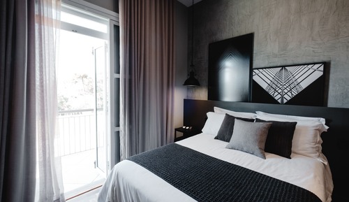 Suite 01