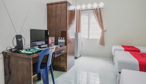 Family Room (RedDoorz)
