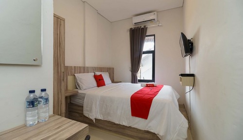 Double Room (RedDoorz)