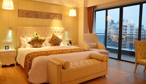 Business Room, 1 King Bed (Superior)