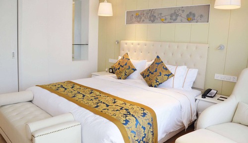 Deluxe Room, 1 King Bed, River View