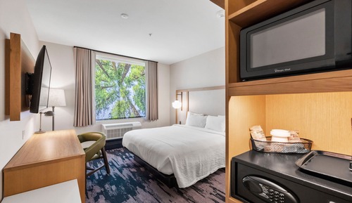 Room, 1 King Bed (Hearing Accessible)