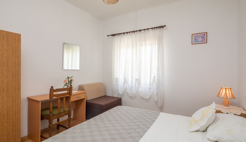 Basic Apartment (2)