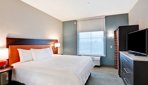 Suite, 1 King Bed, Accessible (Hearing)