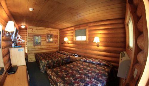 Traditional Cabin, 2 Queen Beds, Refrigerator & Microwave