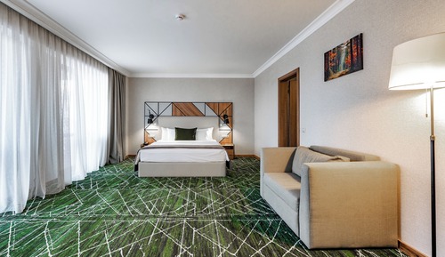 Suite, 1 King Bed, Non Smoking, Corner