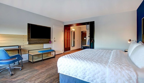 Room, 1 King Bed (Hearing)