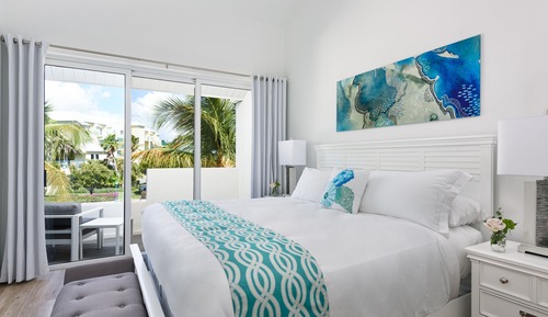 Deluxe Condo, 2 Bedrooms, Kitchen, Marina View