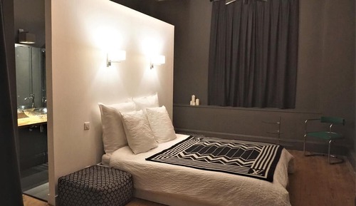 Double Room (Chambre Grise)