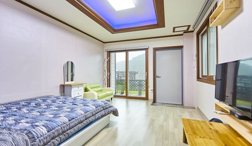 Room (Inyeon 1)