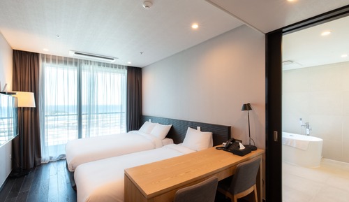 Premier Twin Room, Partial Sea View (Deluxe)