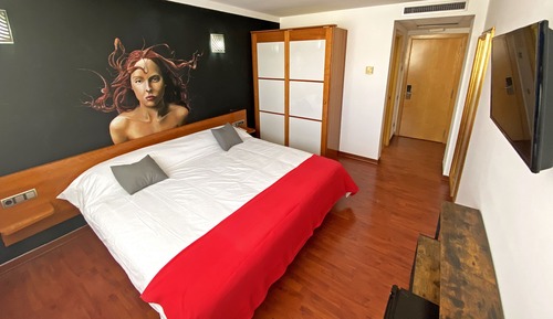 Double Room, 1 King Bed