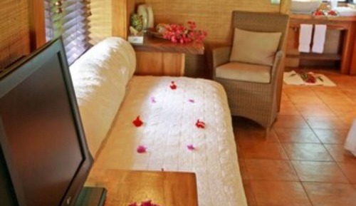 Bungalow, Garden Area