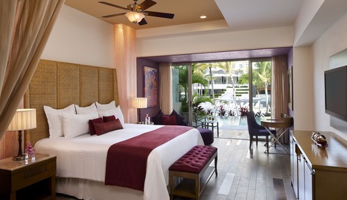 Preferred Club Jr. Suite Swimout, 1 King Bed