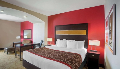 Deluxe Room, 1 King Bed, Accessible, Non Smoking (Mobility Accessible)
