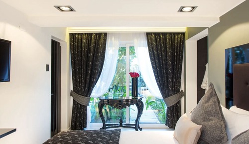 Standard Room, 1 King Bed, Garden View