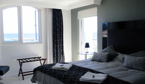 Superior Room, 1 King Bed, Jetted Tub, Sea View