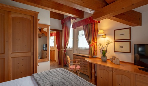 Deluxe Double or Twin Room