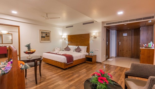 Suite, 1 King Bed, Non Smoking, Bathtub (Living Room)