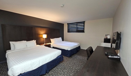 Room, 2 Queen Beds, Non Smoking (Interior Corridor Access)